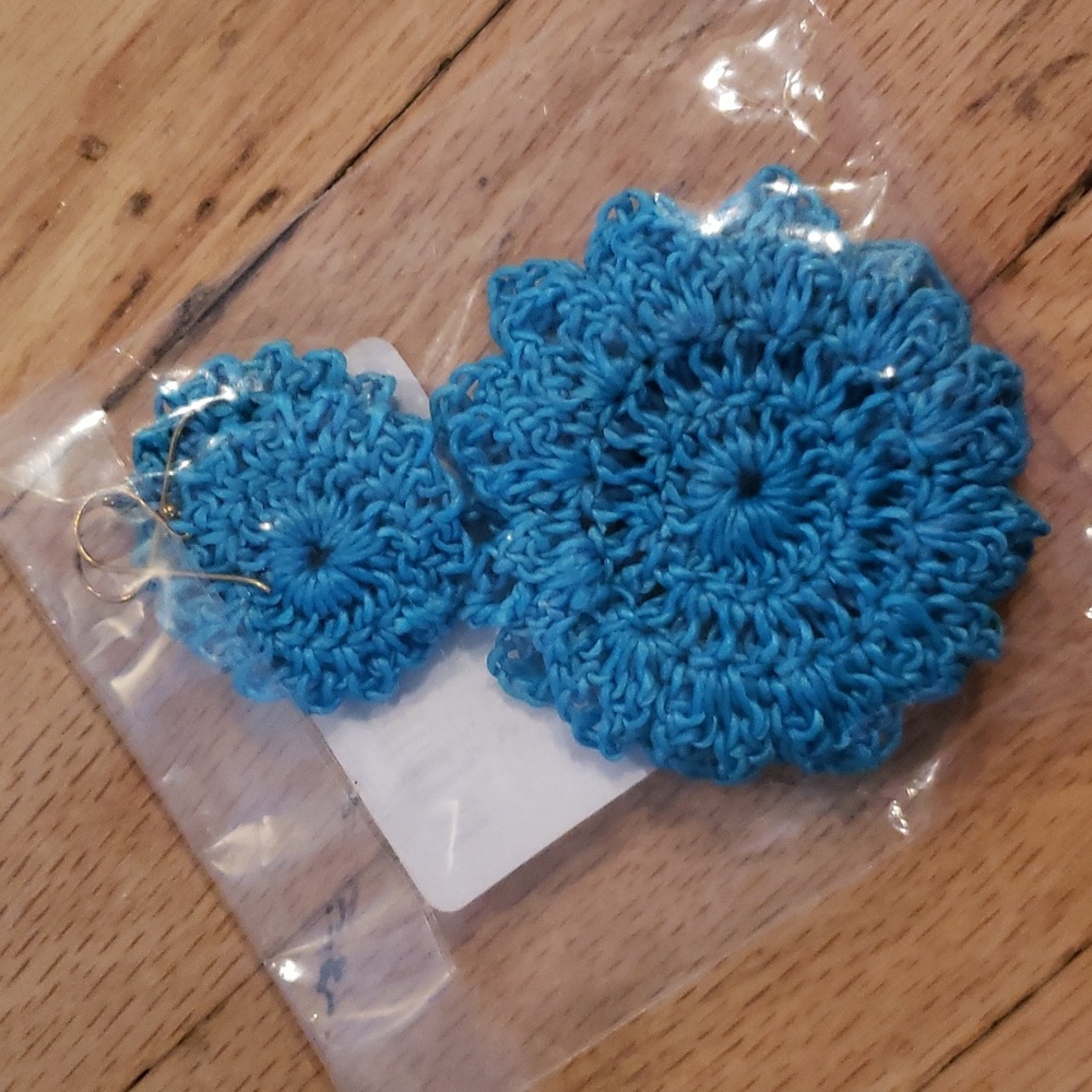 Roller Rabbit MACRAME EARRINGS - Picture 2 of 3
